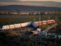 Kecelakaan kereta cepat di Spanyol menewaskan sedikitnya 68 orang dan melukai puluhan penumpang pada Rabu (28/10/2026) waktu setempat. (REUTERS/Violeta Santos Moura)