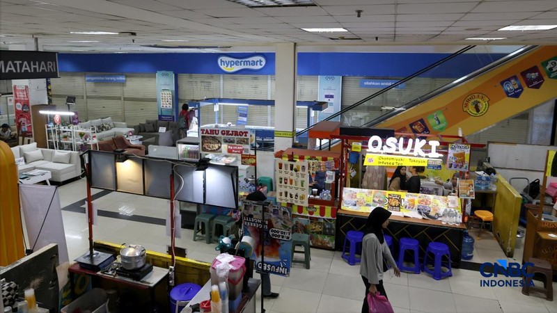 Suasana Gerai Hypermart yang resmi berhenti beroperasi di pusat perbelanjaan Depok Town Square (Detos), Jawa Barat, Kamis (29/10/2026).