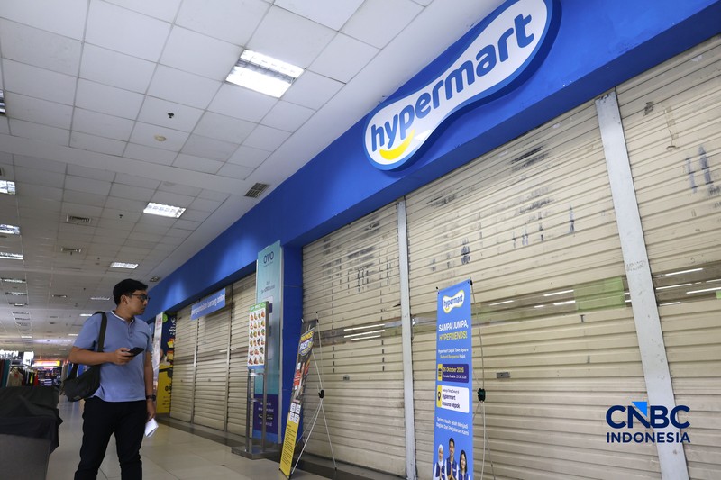 Suasana Gerai Hypermart yang resmi berhenti beroperasi di pusat perbelanjaan Depok Town Square (Detos), Jawa Barat, Kamis (29/10/2026). (CNBC Indonesia/Muhammad Sabki)