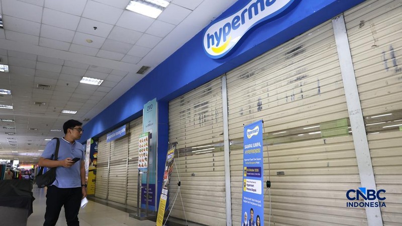 Suasana Gerai Hypermart yang resmi berhenti beroperasi di pusat perbelanjaan Depok Town Square (Detos), Jawa Barat, Kamis (29/10/2026). (CNBC Indonesia/Muhammad Sabki)
