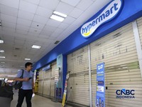Suasana Gerai Hypermart yang resmi berhenti beroperasi di pusat perbelanjaan Depok Town Square (Detos), Jawa Barat, Kamis (29/10/2026). (CNBC Indonesia/Muhammad Sabki)