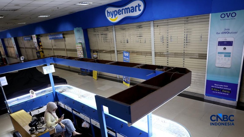 Suasana Gerai Hypermart yang resmi berhenti beroperasi di pusat perbelanjaan Depok Town Square (Detos), Jawa Barat, Kamis (29/10/2026).
