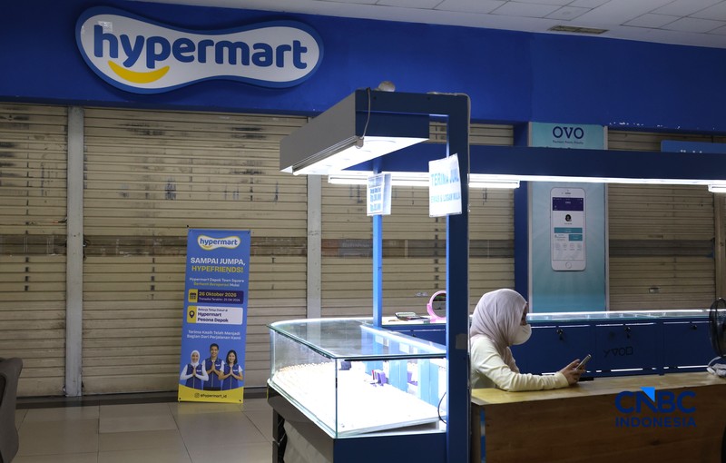 Suasana Gerai Hypermart yang resmi berhenti beroperasi di pusat perbelanjaan Depok Town Square (Detos), Jawa Barat, Kamis (29/10/2026). (CNBC Indonesia/Muhammad Sabki)