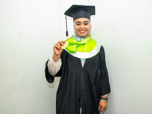 Ini Yusra, Wisudawan Unesa Asal Sudan yang Ingin Bantu Korban Perang via Riset