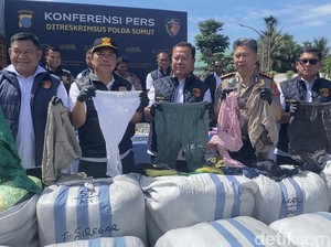 Polisi Gagalkan Pengiriman 144 Balpres Ilegal dari Bandung ke Medan