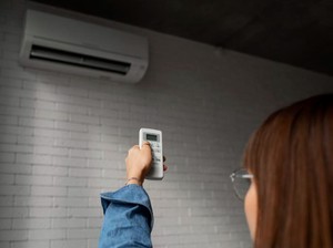 Apakah Aman Menyalakan AC saat Hujan? Daikin Ungkap Jawabannya