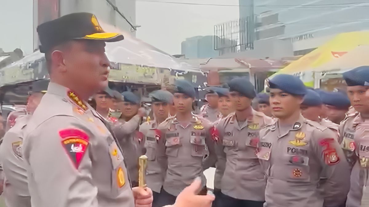 Momen Kapolri Tinjau Langsung Anggota Layani Masyarakat Sampaikan Aspirasi — NadiKabar.com