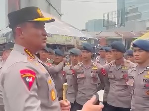 Momen Kapolri Tinjau Langsung Anggota Layani Masyarakat Sampaikan Aspirasi