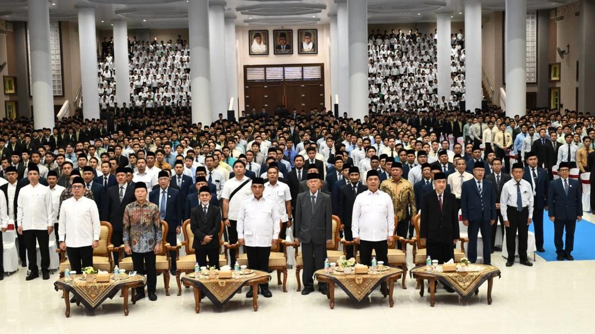 Prabowo Beri Bantuan ke Pesantren Gontor untuk Dukung Belajar Santri — NadiKabar.com