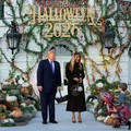 Presiden AS Donald Trump dan Ibu Negara Melania Trump menghadiri acara Halloween di Gedung Putih di Washington, DC, AS, pada 29 Oktober 2026. (REUTERS/Eric Lee)