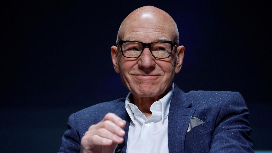 Profil Aktor Patrick Stewart. (REUTERS/Eric Gaillard)