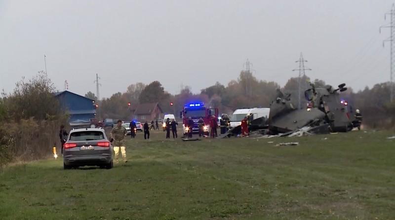Sebuah helikopter militer Italia jatuh saat menjalani misi pelatihan di Bosnia pada Kamis (29/10/2026), menewaskan empat anggota pasukan Uni Eropa (EUFOR) dan melukai 11 orang lainnya. (via REUTERS/klix.ba)