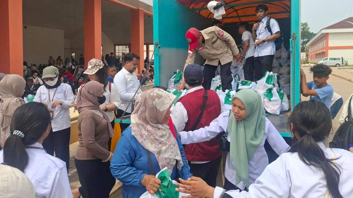 Setahun Sekolah Rakyat, Kemensos Salurkan 5.000 Paket Sembako di Sulsel — NadiKabar.com