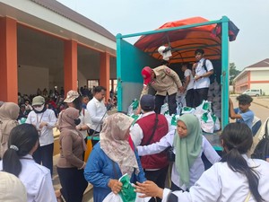 Setahun Sekolah Rakyat, Kemensos Salurkan 5.000 Paket Sembako di Sulsel