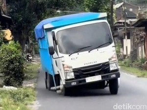 Sopir Truk Oleng-oleng di Jalur Wisata Sidemen Dipanggil Polisi