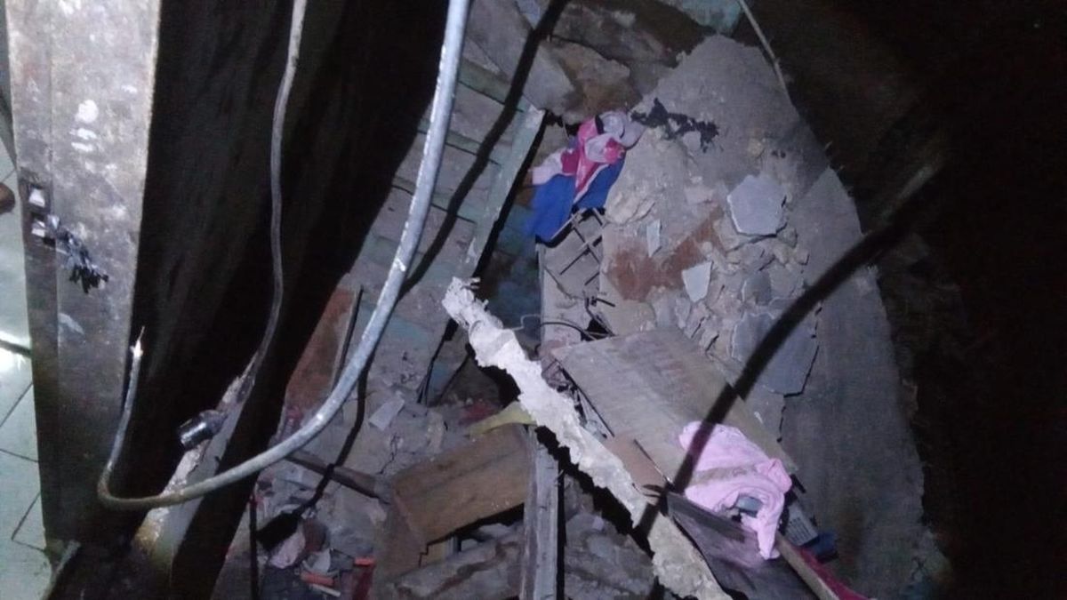 Dapur Rumah Warga di Bogor Ambruk, 4 Orang Sempat Terjebak Reruntuhan — NadiKabar.com