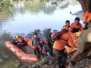 Pelaku Pembacokan yang Nyemplung ke Sungai Jagir Ditemukan Tewas