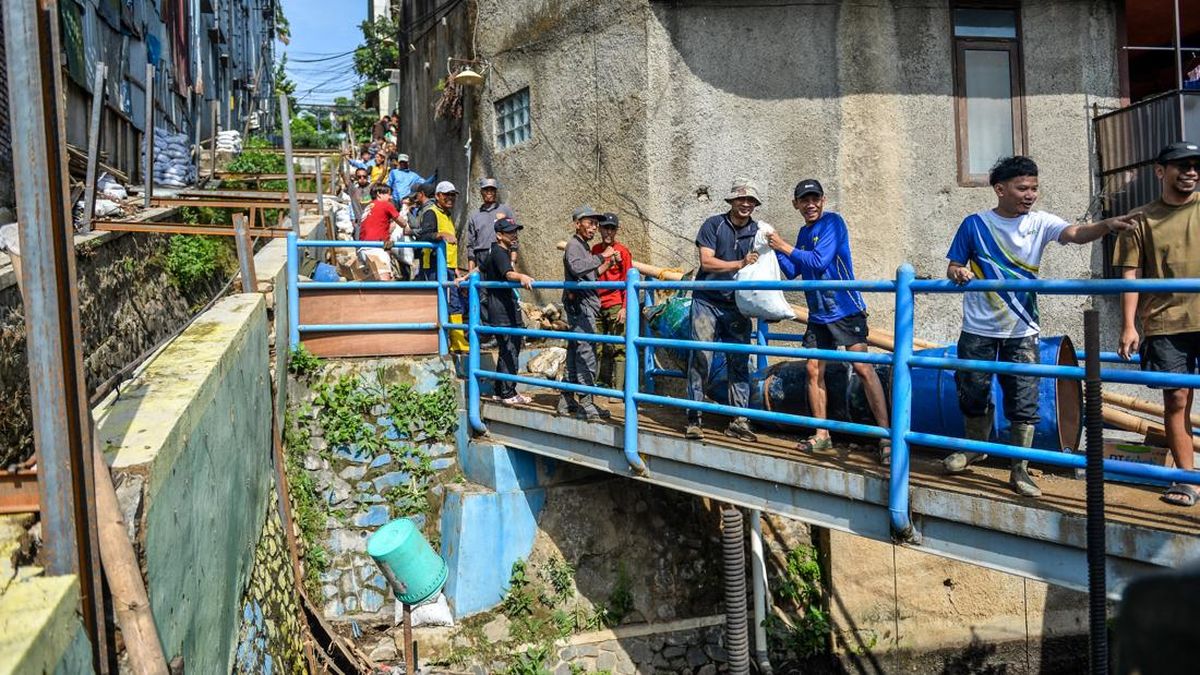 Pascabanjir Bandang Cipaganti, Warga Gotong Royong Bersihkan Puing — NadiKabar.com